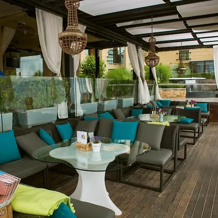 Oasis Vip Club - Boutique On The Beach Itself