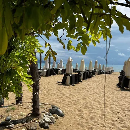 Apartman Oasis Vip Club - Boutique On The Beach Itself *