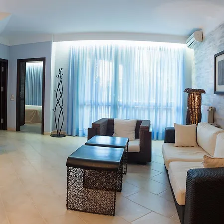Apartman Oasis Vip Club - Boutique On The Beach Itself