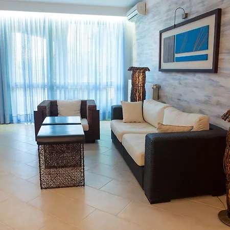 Oasis Vip Club - Boutique On The Beach Itself