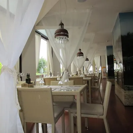 Oasis Vip Club - Boutique On The Beach Itself